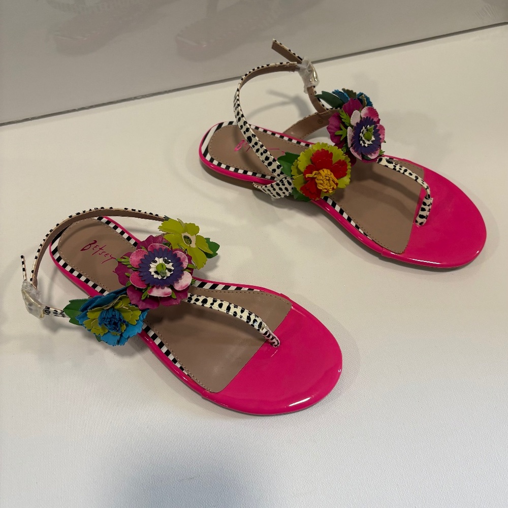 RARE: BETSEY JOHNSON Floral Embellishments Pink Sandal Flat